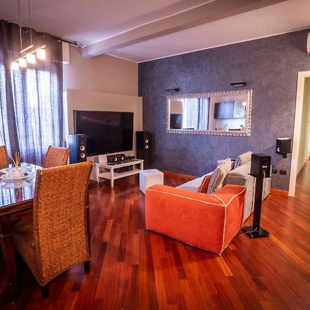 شقة Cinematic Modern Flat, 100 Mt Da Ospedale رافيننا المظهر الخارجي الصورة